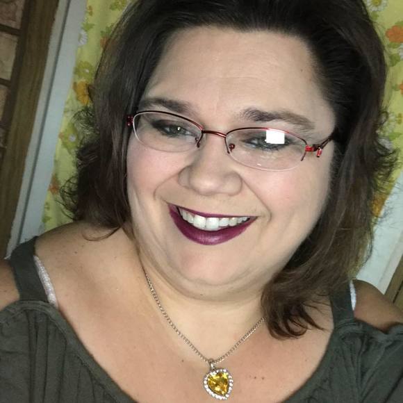 Meet your Posher, Angela - Picture 1 of 1